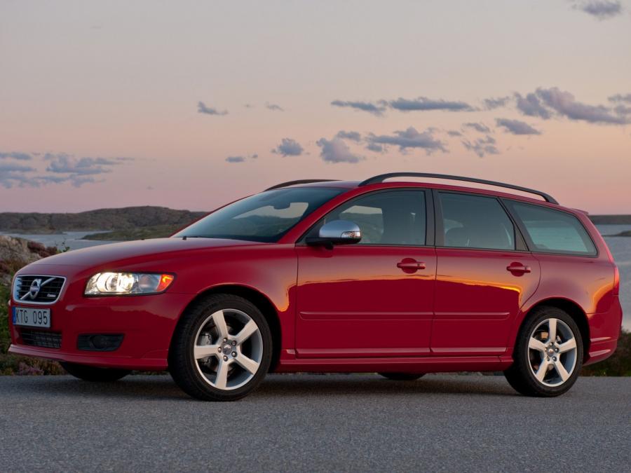  Volvo V50 R-Design 2010 года  (фото 3 из 8)